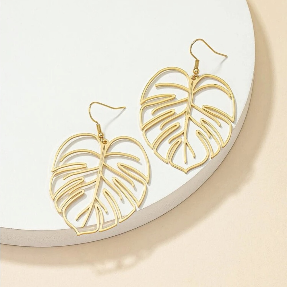5/$25 PALM LEAF 🍃 DANGLES